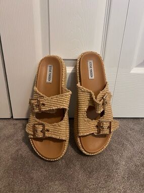 Steve Madden Karrigan Natural woven buckle platform sandals.